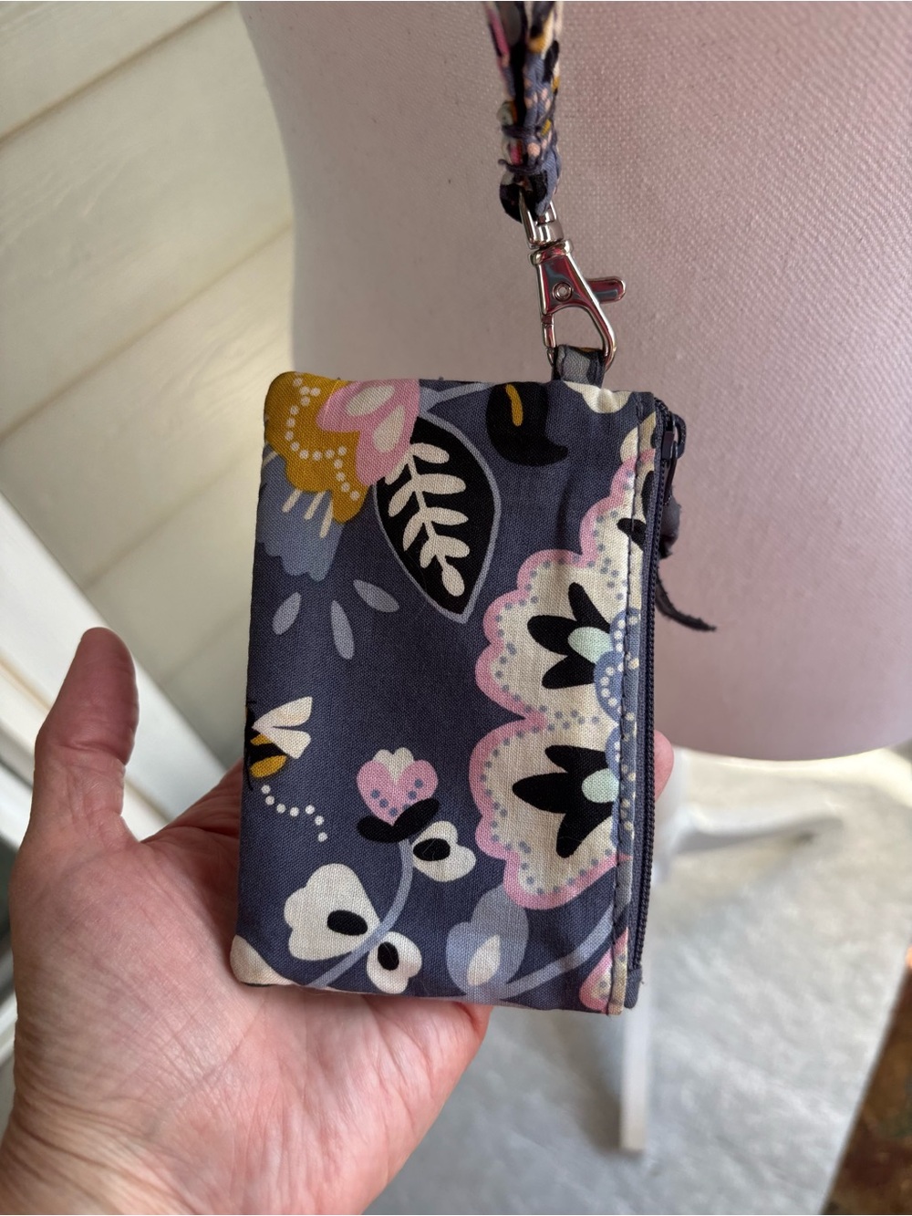 Vera Bradley Zip ID Case with Lanyard - Retired Bee's Knees Pattern